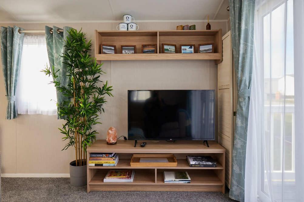 Nirvana Coastal Retreat Holiday Home Cayton Bagian luar foto