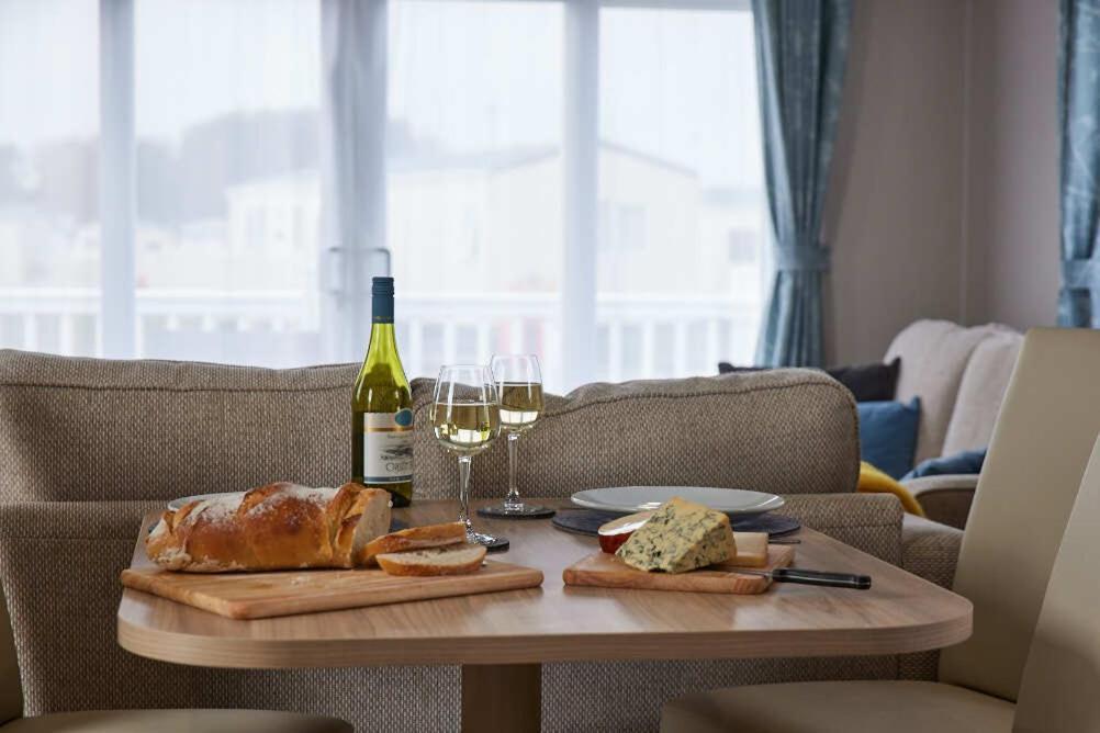 Nirvana Coastal Retreat Holiday Home Cayton Bagian luar foto