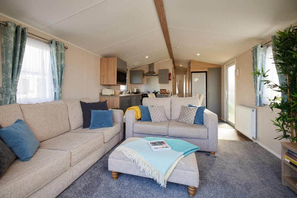 Nirvana Coastal Retreat Holiday Home Cayton Bagian luar foto