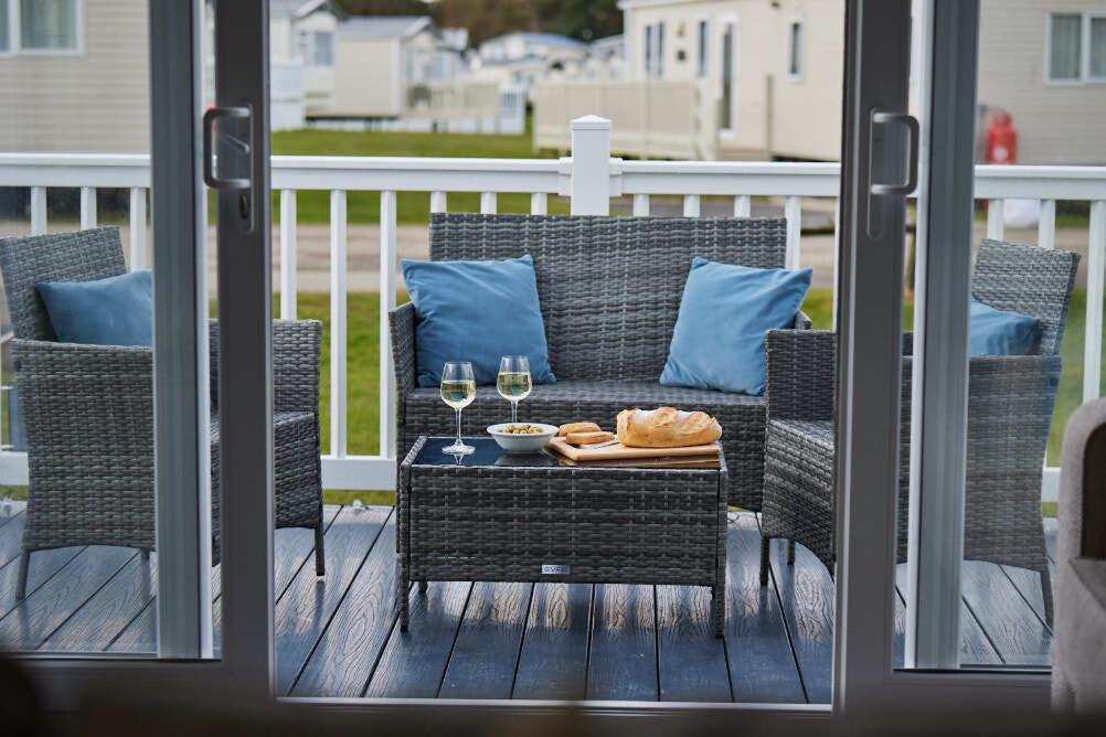 Nirvana Coastal Retreat Holiday Home Cayton Bagian luar foto