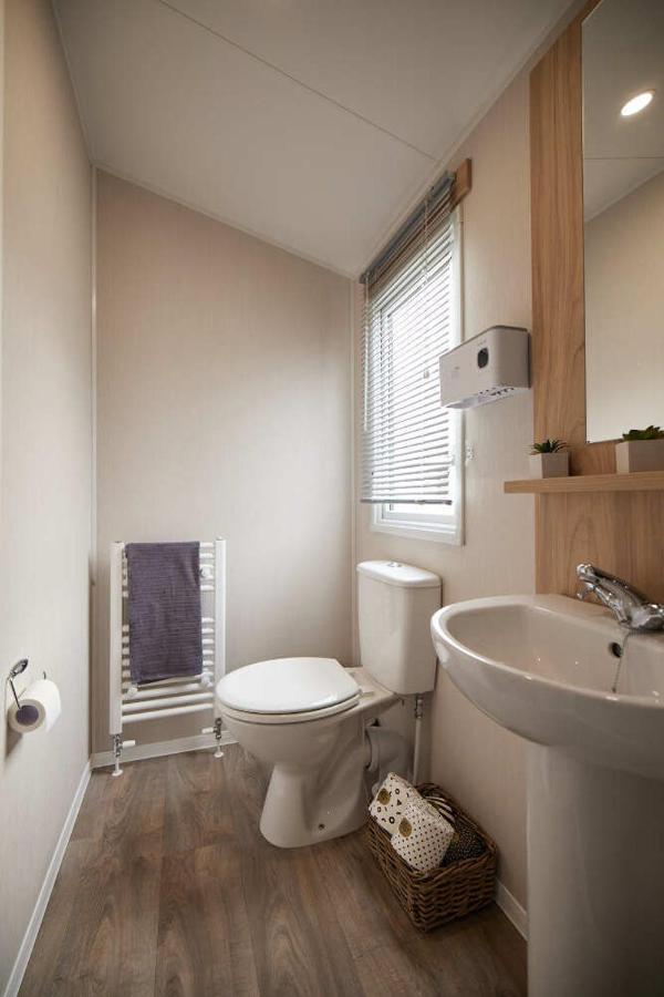 Nirvana Coastal Retreat Holiday Home Cayton Bagian luar foto